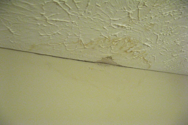 cracked drywall paint